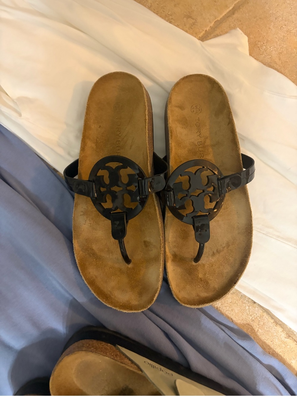Tory Burch miller cloud Brown Suede Footbed w Black Logo Thong Sandals Sz 8 euc
